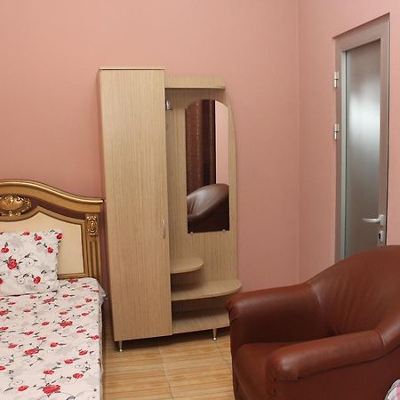 Maxim Mini Hotel Batumi Exterior photo